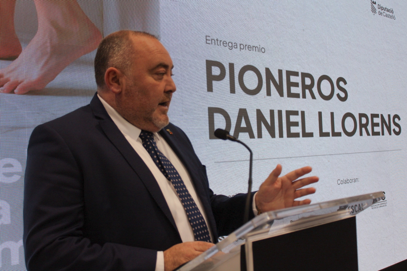 La Diputación de Castellón reconoce el talento y el tesón de Carlos Camahort, todo un referente en la cerámica, con el Premio Pioneros Daniel Llorens 2025