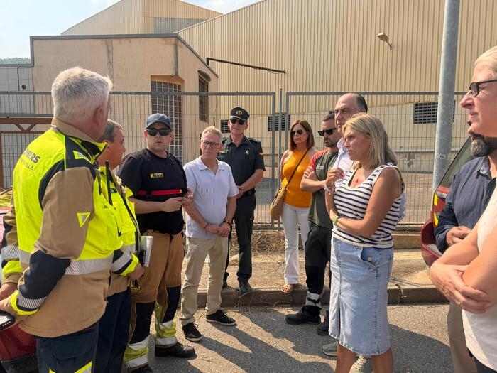 Marta Barrachina defiende en Artana la alianza territorial contra el fuego y agradece la labor de los bomberos “porque gracias a ellos la evolución del incendio es positiva”
