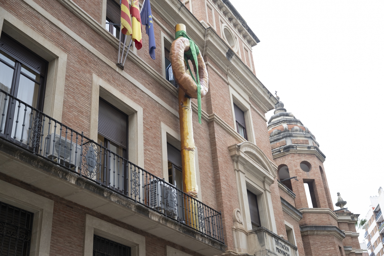 La Diputació de Castelló s'engalana ‘en gran’ per a rebre les Festes de la Magdalena