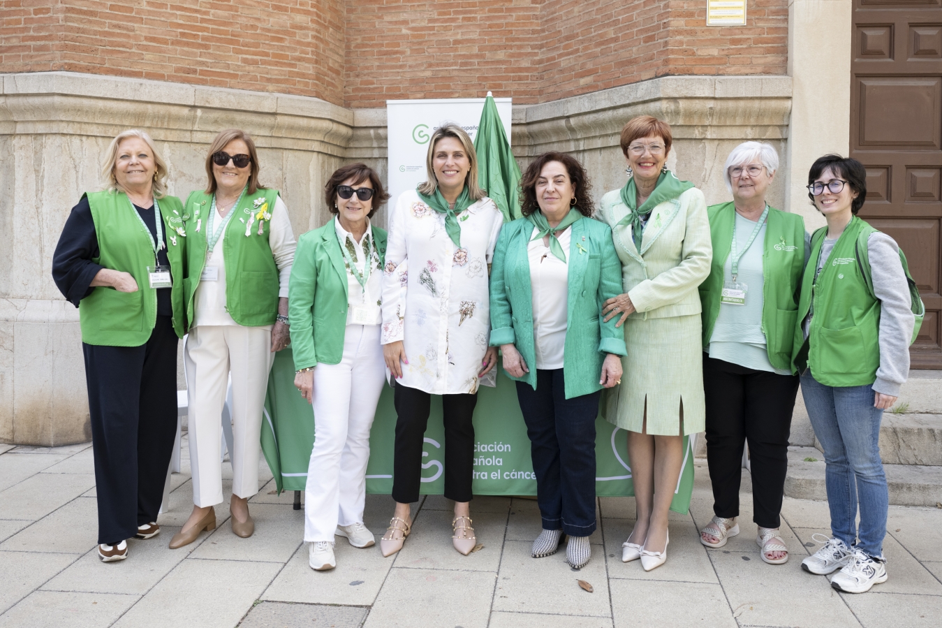 Marta Barrachina muestra su respaldo a la AECC en la cuestación contra el cáncer