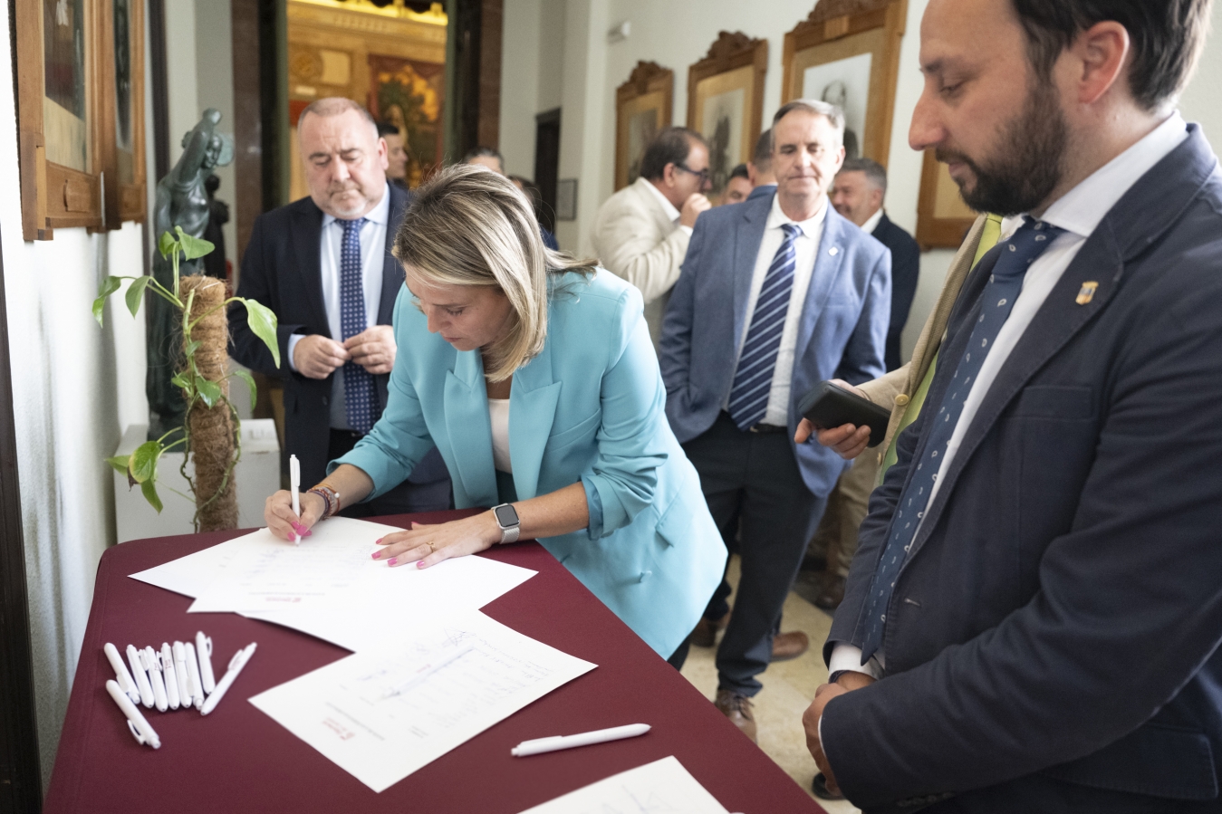 Marta Barrachina remite al Gobierno de España el manifiesto firmado por 79 alcaldes de la provincia para exigir el desbloqueo de las reglas fiscales y permitir el uso de remanentes
