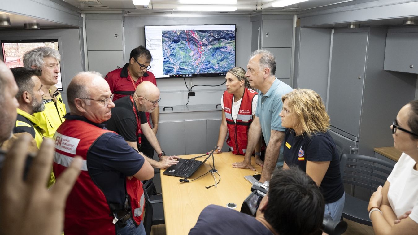 El Consorcio de Bomberos de la Diputación Provincial de Castellón coordina un dispositivo de 230 efectivos en el incendio de Soneja